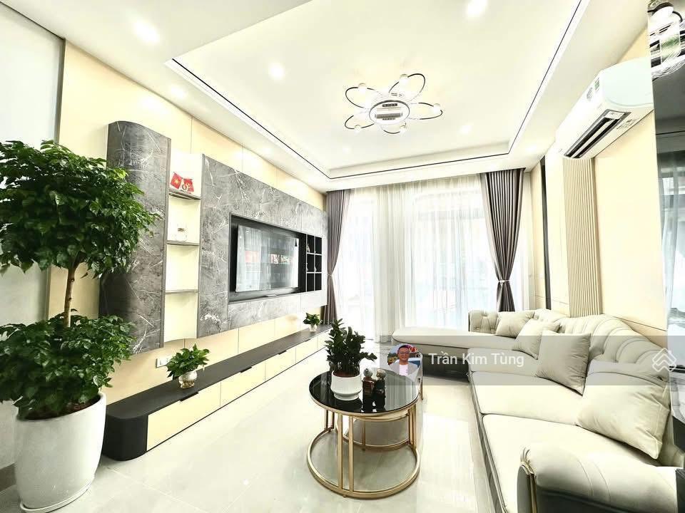 Bán nhà ngõ 145 thạch bàn full nội thất gara ô tô, thang máy. vị trí trung tâm, ngay aeon long biên