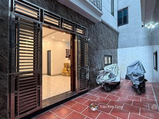 Nhà đẹp 37m2 x 5 tầng phố trạm, ngõ nông, cách 10m ra ngõ ô tô tránh, 2 mặt thoáng
