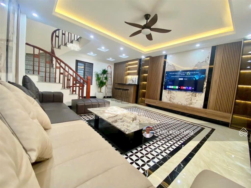 Bán nhà ngay chợ thạch bàn  6 tầng  dt 42m2 mt 5m + full nội thất. giá nhỉnh 10 tỷ