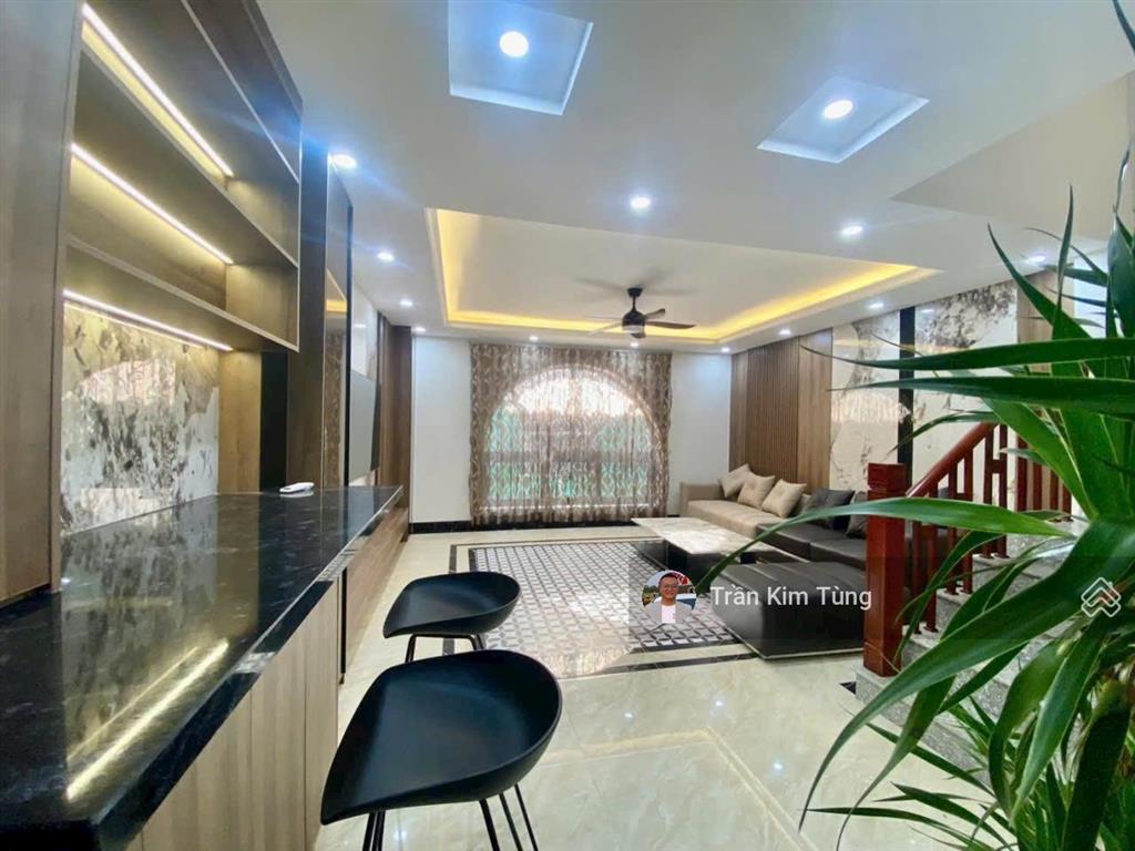 Bán nhà ngay chợ thạch bàn  6 tầng  dt 42m2 mt 5m + full nội thất. giá nhỉnh 10 tỷ