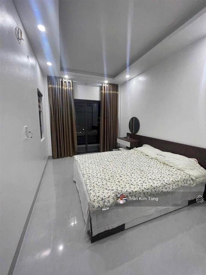 Bán nhà đẹp 50m2 x 4 tầng lô góc ngay đường cổ linh, cạnh vườn hoa, thoáng vĩnh viễn