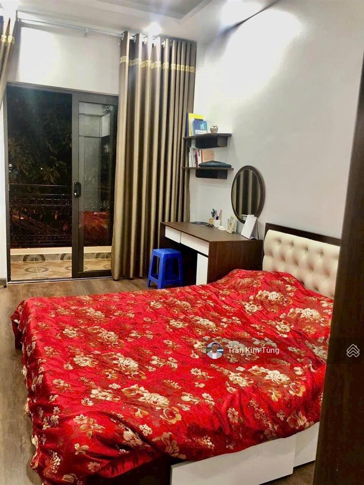 Bán nhà đẹp 50m2 x 4 tầng lô góc ngay đường cổ linh, cạnh vườn hoa, thoáng vĩnh viễn