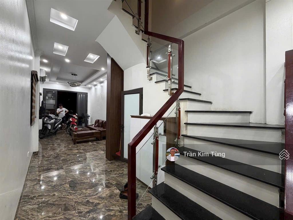 Bán nhà đẹp 50m2 x 4 tầng lô góc ngay đường cổ linh, cạnh vườn hoa, thoáng vĩnh viễn