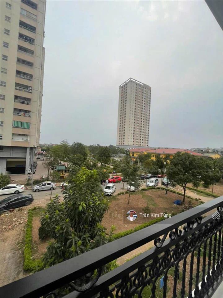 Bán nhà đẹp 50m2 x 4 tầng lô góc ngay đường cổ linh, cạnh vườn hoa, thoáng vĩnh viễn