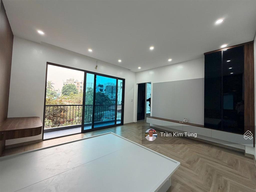 Ngay gần aeon, phố cổ linh thạch bàn nhà lô góc 6 tầng thang máy mặt tiền 10m chính chủ rao bán