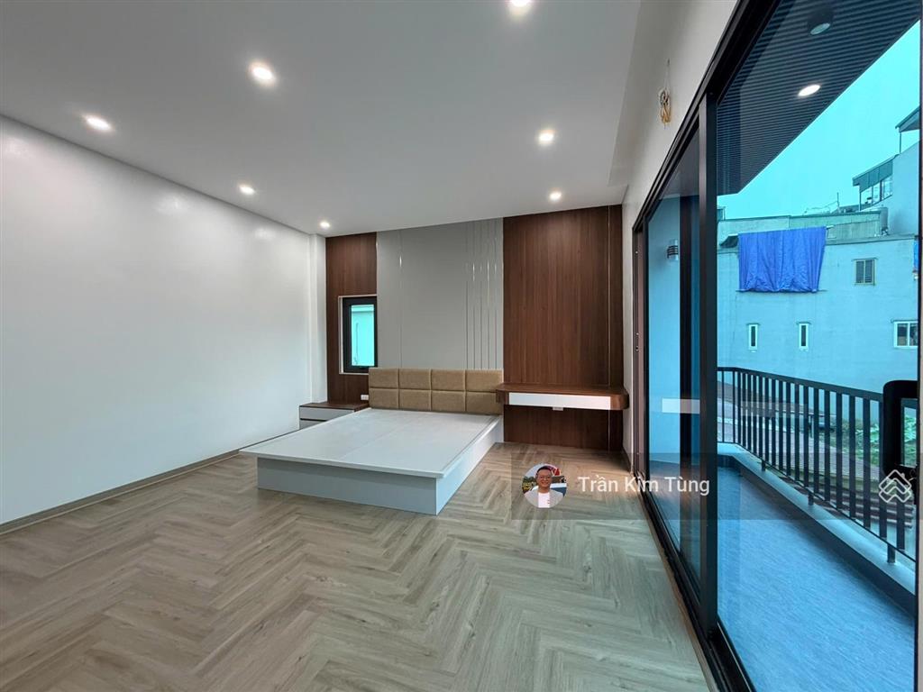 Ngay gần aeon, phố cổ linh thạch bàn nhà lô góc 6 tầng thang máy mặt tiền 10m chính chủ rao bán