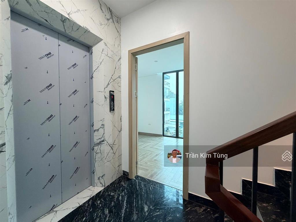 Ngay gần aeon, phố cổ linh thạch bàn nhà lô góc 6 tầng thang máy mặt tiền 10m chính chủ rao bán