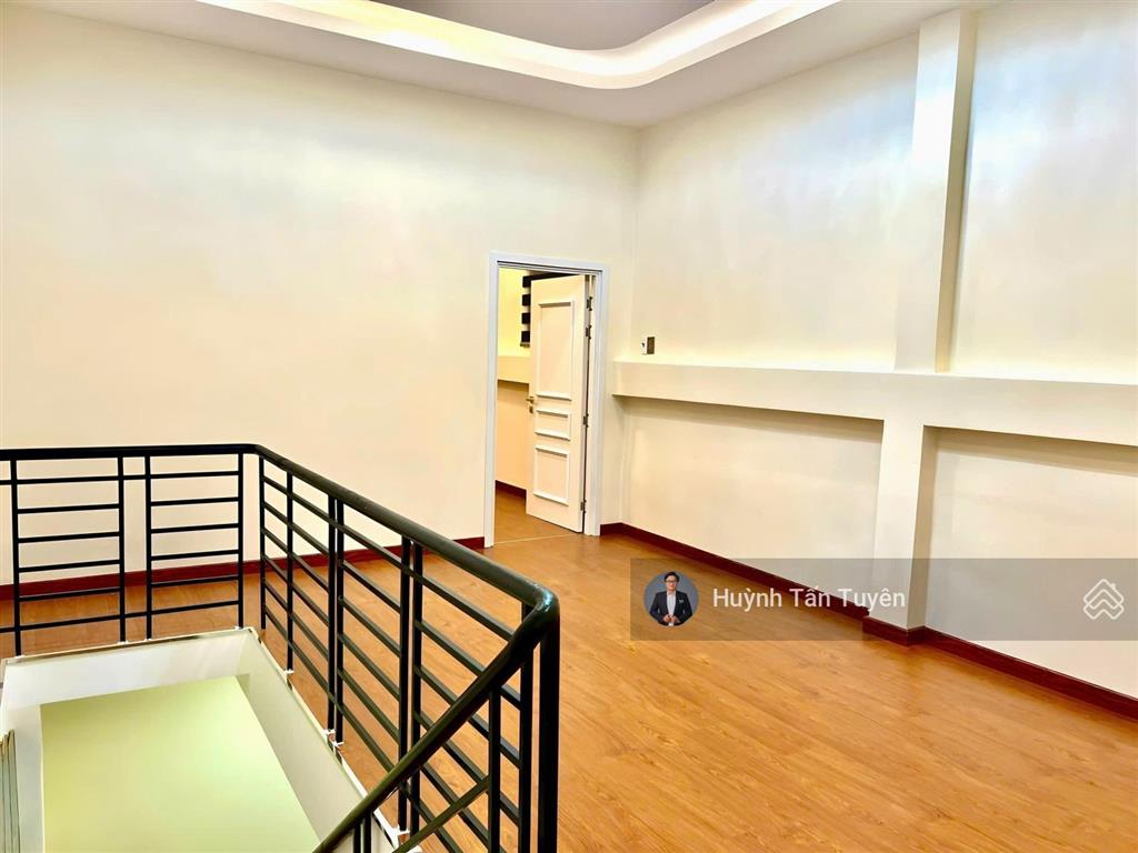 Bán nhà đẹp sát bên 3 tháng 2, hai mặt tiền phan xích long, 12,5 tỷ, 68,4m2, 2pn, 3wc, q11, khu