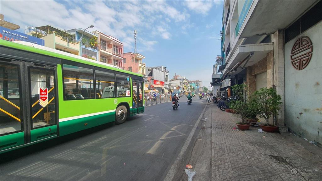 Bán nhà nở hậu (4.35 x 12,3), 2 tầng, có quy hoạch mới, 9.9 tỷ còn tl, 50 bước bx chợ lớn