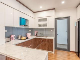 Bán cc tại n05 trần duy hưng 159m2 3pn full đồ, bc dông nam view thoáng ,giá rẻ  0987 362 ***