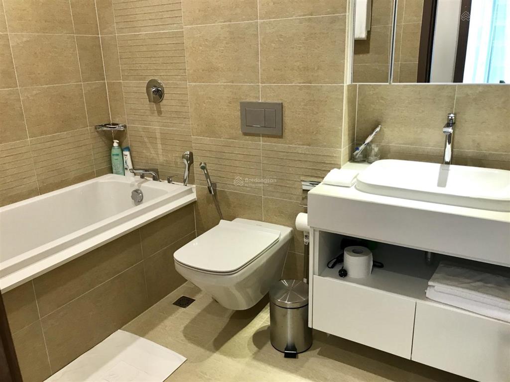 Chính chủ bán căn hộ chung cư roman plaza 77m2 2 ngủ tầng đẹp view thoáng, sẵn sổ.  0987 362 ***