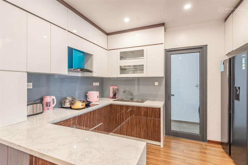 Chính chủ gửi bán ch intracom trung văn 118m2 3pn căn góc tầng trung view thoáng.  0987 362 ***