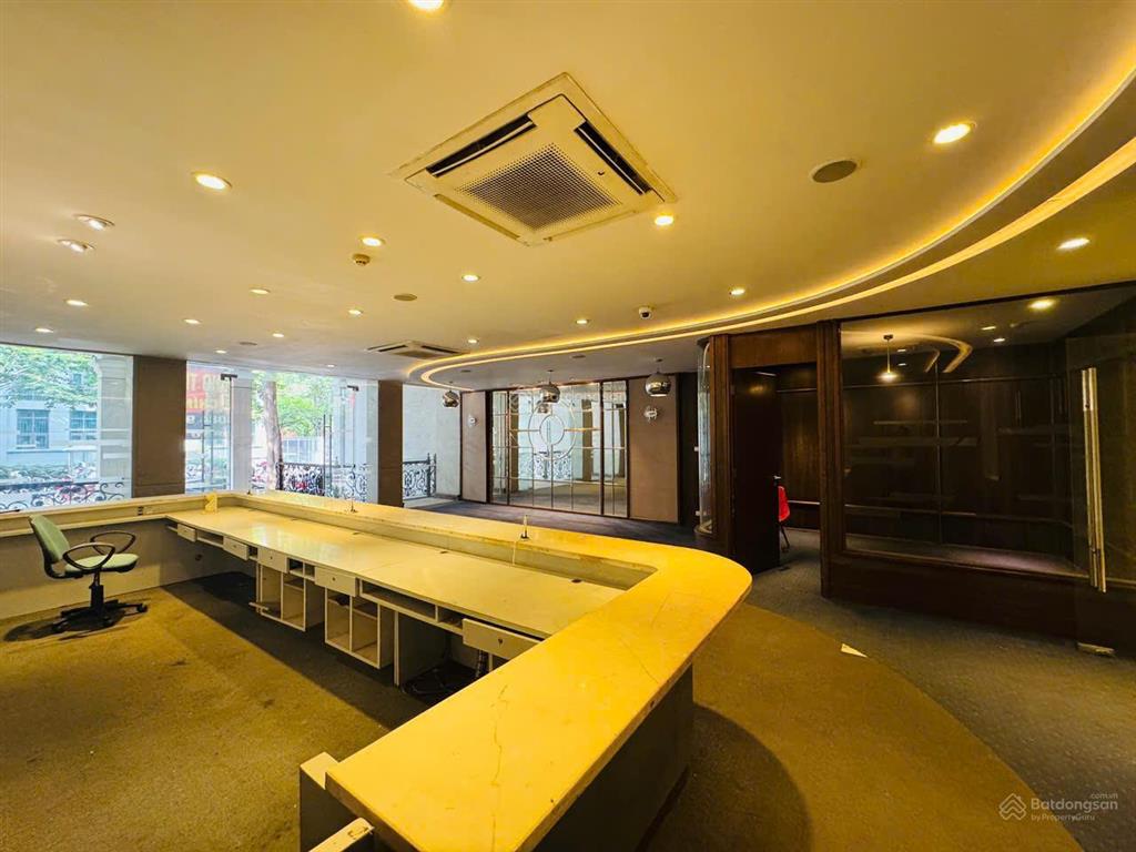 Cho thuê tòa nhà mặt phố lê đại hành diện tích 239m x 10 tầng + hầm, mặt tiền 10m, 2 thang máy
