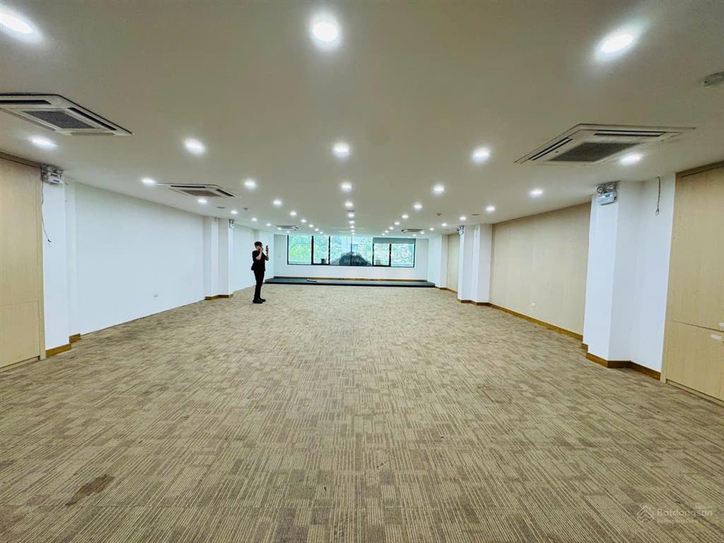 Cho thuê tòa nhà mặt phố lê đại hành diện tích 239m x 10 tầng + hầm, mặt tiền 10m, 2 thang máy