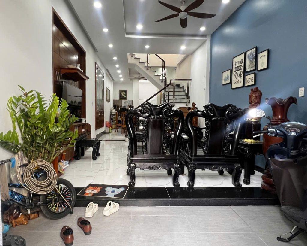 Nhà 3 tầng hẻm ô tô tránh, gần Sacombank Lê Trọng Tấn, 5.95 tỷ