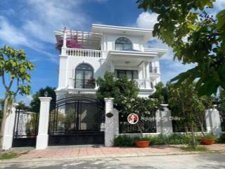 Chính chủ cần bán hoặc cho thuê biệt thự đẹp luxury 3 tầng ven sông tắc , vị trí đẹp gần trung tâm