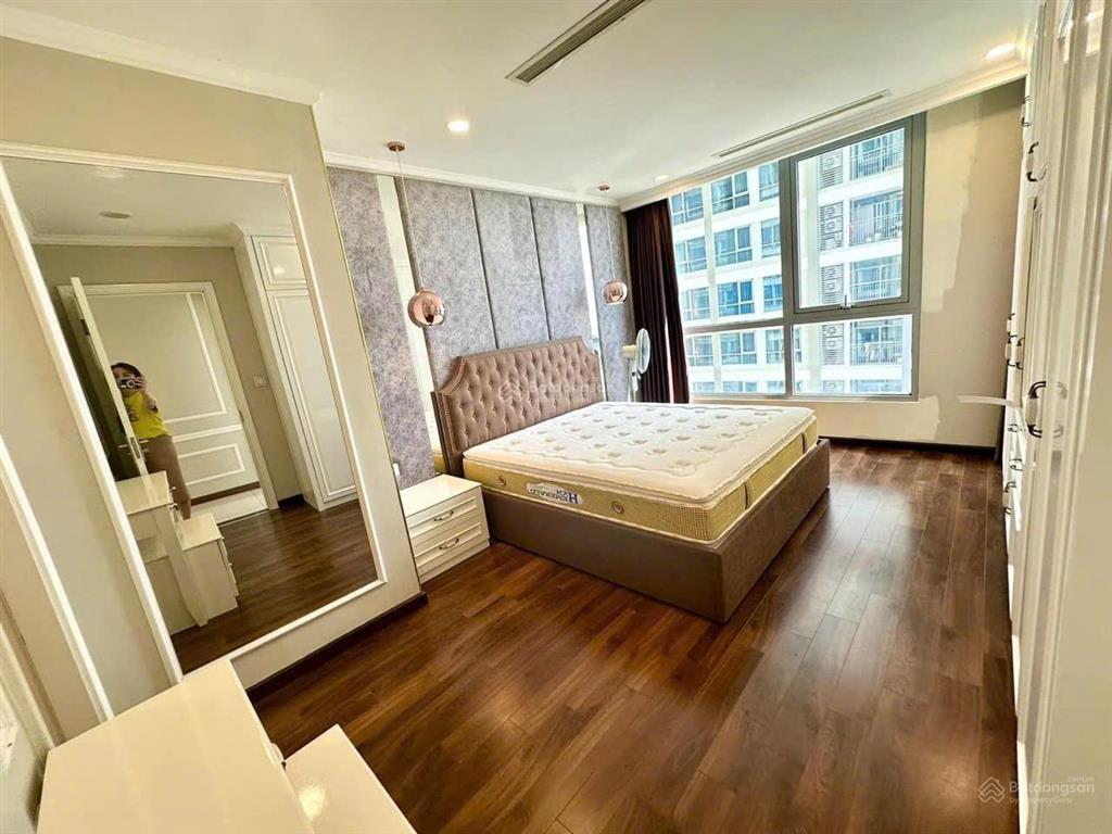 Hạ giá bán gấp 3pn vinhomes central park, căn góc full nội thất xịn, view sông và city cực chill