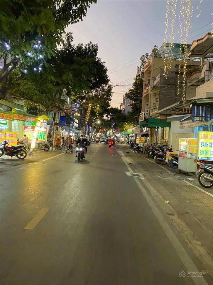 Bán nhà mặt tiền đề thám, khu vực ẩm thực, kinh doanh sầm uất, gần bờ hồ huỳnh cương