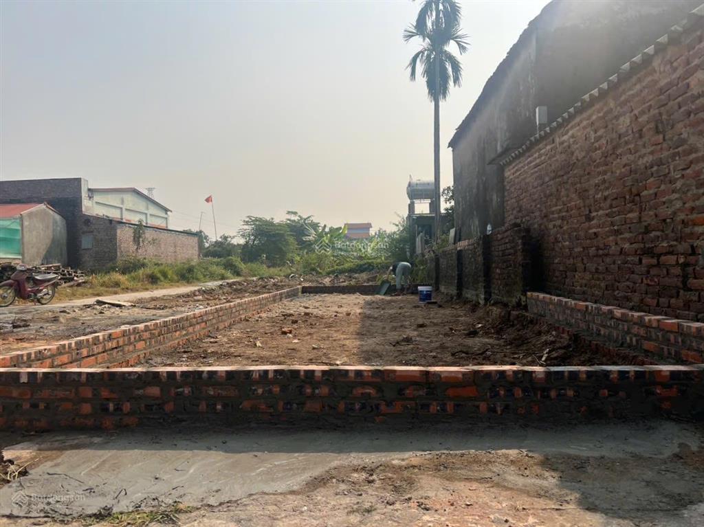 Bán đất thôn ấp đồng vỡ 101m2 mt 5m giá 35tr/mđường rộng gần 4m ngõ thông ôtô đi thoả mái
