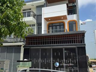Nhà 3 tầng mỹ gia gói 2 đường số 6 rộng 18m. giá 7tỷ980 (bao thuế phí). dt 108,5m2