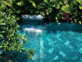 Bán biệt thự góc 2 mặt tiền  720m2 đất  sân vườn rộng mát, giữa lòng sài gòn