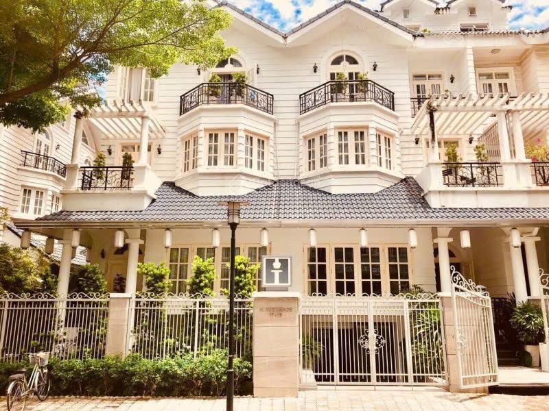 Bán gấp biệt thự saigon pearl  căn đôi size to  2 mặt thoáng  dt 17x21m  cho phép sửa chữa