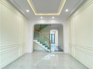Bán căn nhà đẹp mới hoàn thiện ngay đường số 11, dt 78.3m2, shr, hoàn công đủ, 4 tầng 4 pn, sân oto