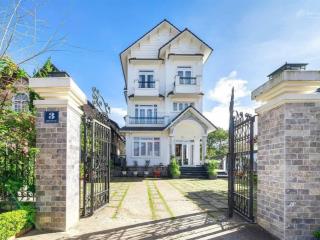 Cho thuê villa sân vườn 11 phòng phường 8 đà lạt 45 triệu/tháng nội thất đầy đủ