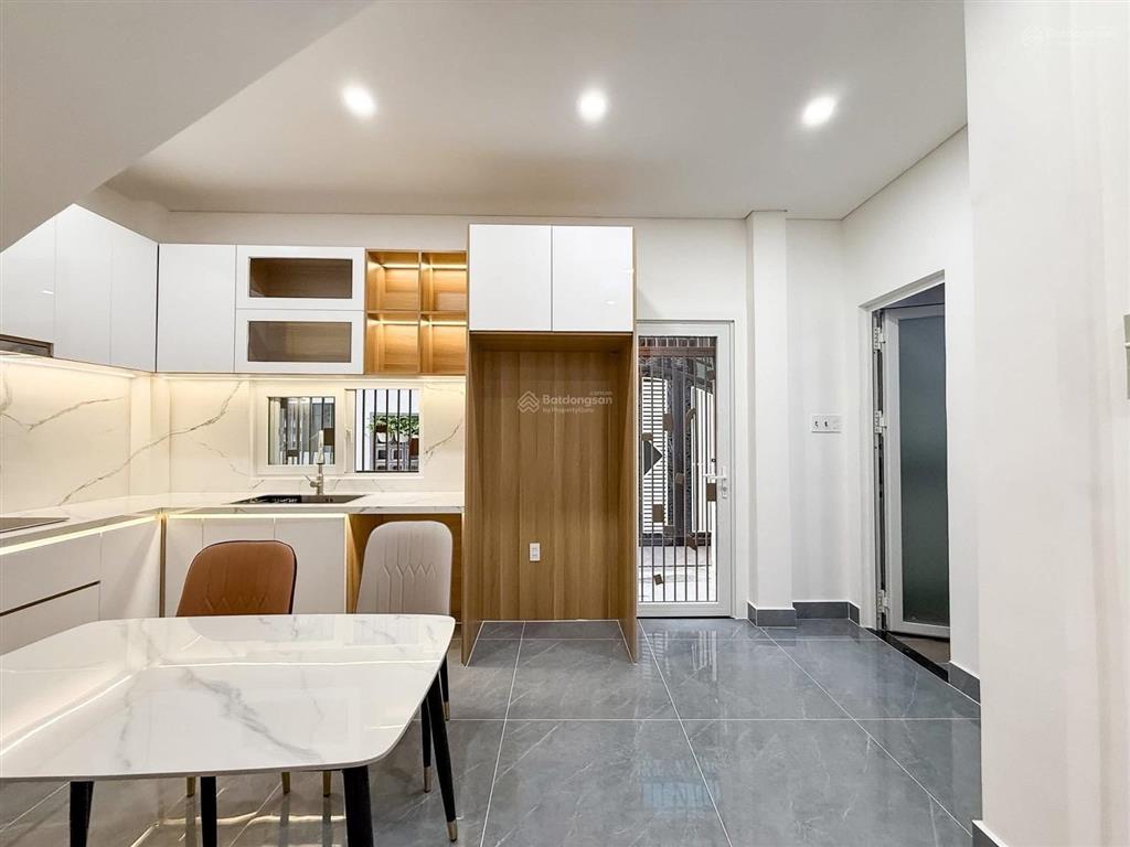 Bán nhà 2 mặt tiền  đường cô bắc, dt 45m2, ngang 4.5 m, giá 8.x tỷ.