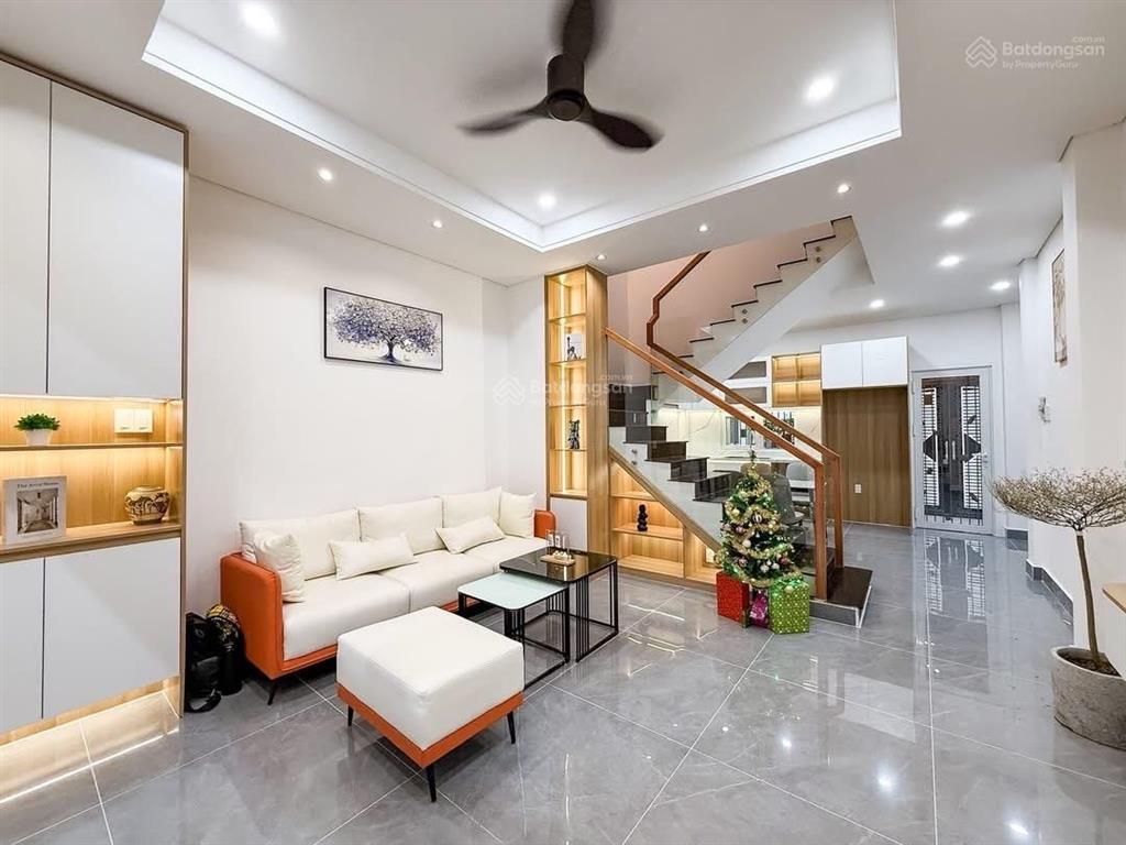 Bán nhà 2 mặt tiền  đường cô bắc, dt 45m2, ngang 4.5 m, giá 8.x tỷ.