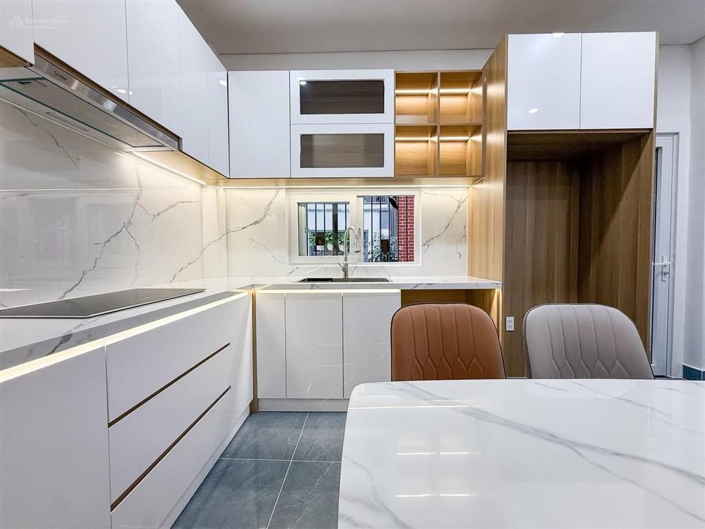 Bán nhà 2 mặt tiền  đường cô bắc, dt 45m2, ngang 4.5 m, giá 8.x tỷ.