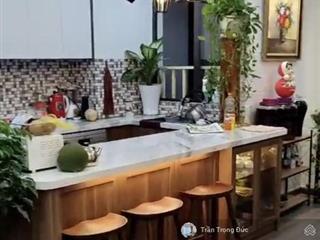 Tôi cần bán chcc lạc hồng, tây hồ, 82m2, 2pn, nhà đẹp, full nội thất, giá 4.x tỷ.  0981 545 ***