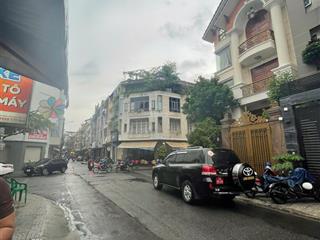 Biệt thự 1 hầm, 4 tầng khu đường hoa, phan xích long, dt 8x18m, giá 55 tỷ