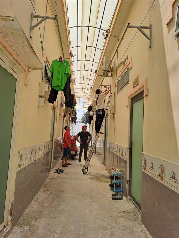 Bán nhà mặt tiền nhựa, ngang 10m dài 45m full thổ cư. có nhà trệt lầu và dãy trọ cho thuê 25tr