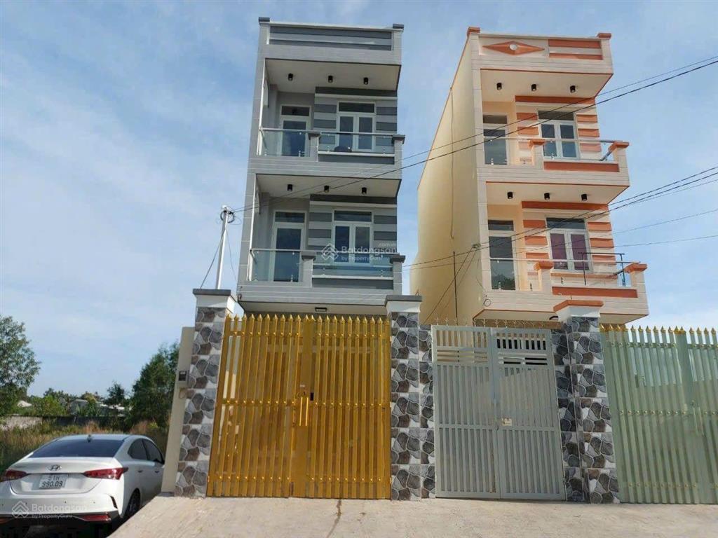 Bán nhà mặt tiền nhựa, ngang 10m dài 45m full thổ cư. có nhà trệt lầu và dãy trọ cho thuê 25tr