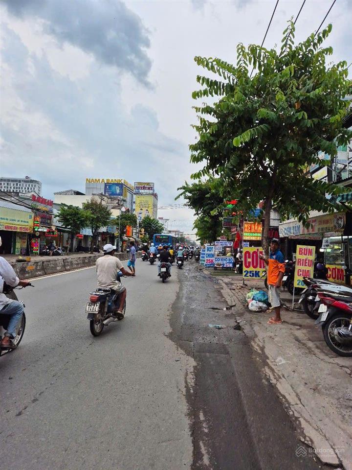 Nhà mặt tiền  hà huy giáp khúc cầu an lộc. ngang 4m6 dài 28m