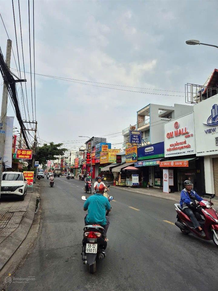 Nhà mặt tiền  hà huy giáp khúc cầu an lộc. ngang 4m6 dài 28m