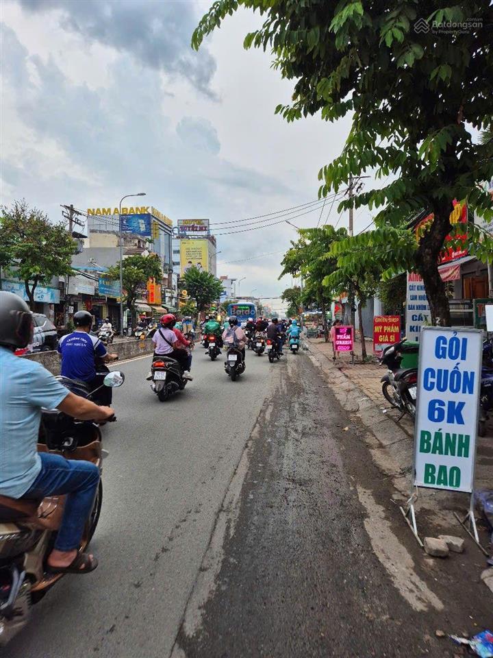 Nhà mặt tiền  hà huy giáp khúc cầu an lộc. ngang 4m6 dài 28m