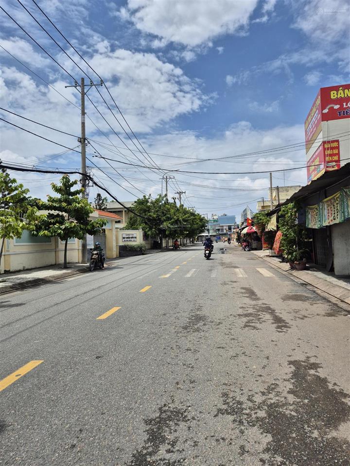 Đất 1/ nguyễn thị nhuần, ngay trường tiểu học phạm văn chiêu vào 50m. đường thông oto