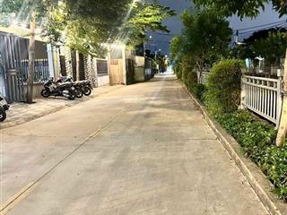 Đất 1/tl37 , ngang 4 dài 33 đường betong 8m rộng chà bá