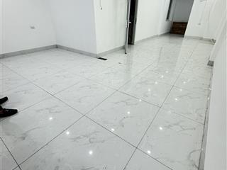 Cho thuê nhà chính kinh 35m2*6 tầng, thông sàn, nhà mới xây, mặt ngõ, giá 15tr/th