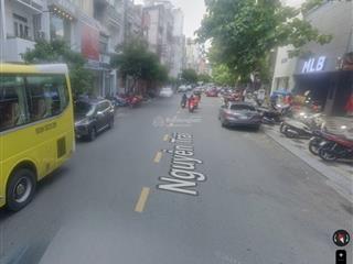 Bán tòa nhà khách sạn 9 tầng + 1 hầm, vị trí đắc địa phường bến thành, quận 1