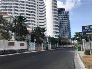 Bán lô đất biệt thự lưng tựa núi mặt hướng biển đường trần phú  s=1000m2 ngang 30m tc=220m2 45 tỷ