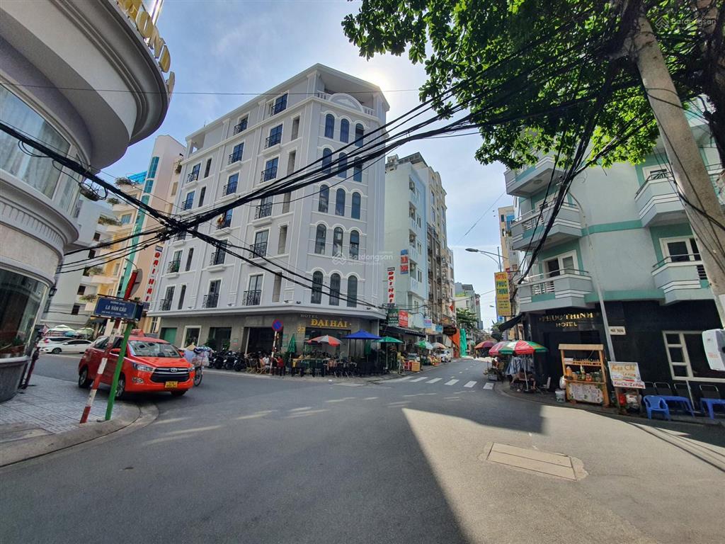 Bán khách sạn góc 2 mặt tiền la văn cầu  khu bãi sau vũng tàu  200m2=10x20m=7 tầng=50 phòng 90 tỷ