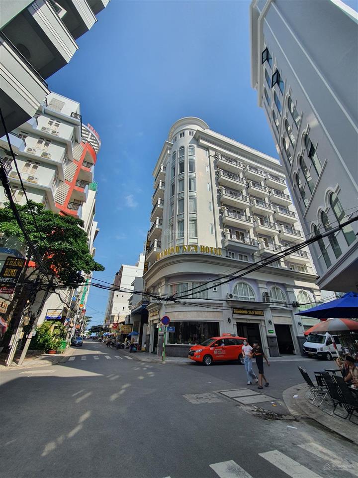 Bán khách sạn góc 2 mặt tiền la văn cầu  khu bãi sau vũng tàu  200m2=10x20m=7 tầng=50 phòng 90 tỷ