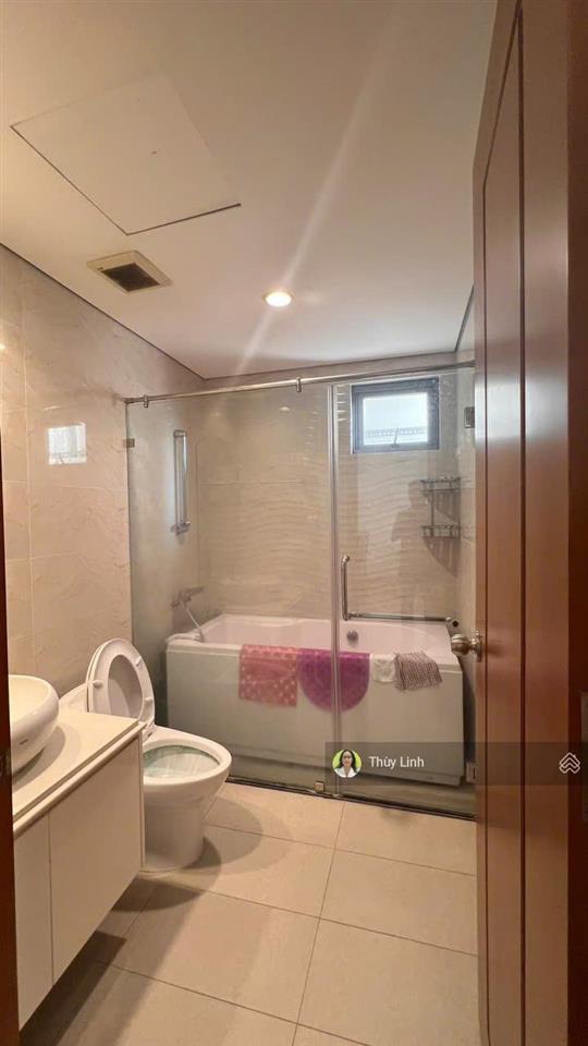 Bán căn hộ vinhomes nguyễn chí thanh, 2 ngủ, hướng đông nam, sẵn nội thất, tầng cao 20+