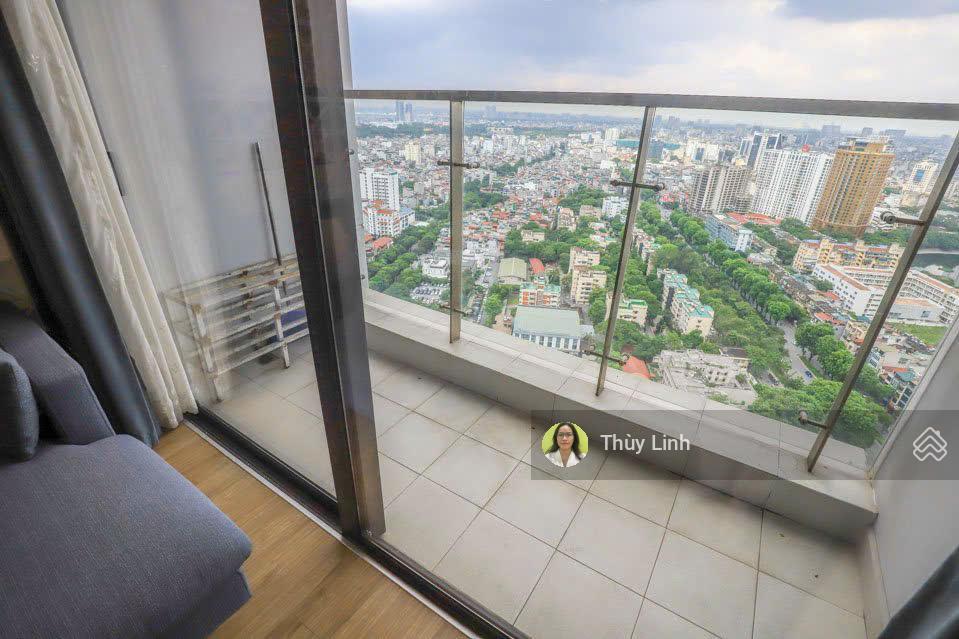 Cho thuê căn góc 3 phòng ngủ tòa m1 vinhomes metropolis, nội thất đẹp, ban công đn