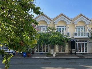 Nhà 2 lầu sổ hoàn công giá rẻ ngay chợ bến lớn  bến cát chỉ 300tr, đường nhựa 9m sát ql13