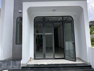 Nhà trệt hiện đại nhà mới 2pn trả trước 400tr, sát ql13 dân cư đông
