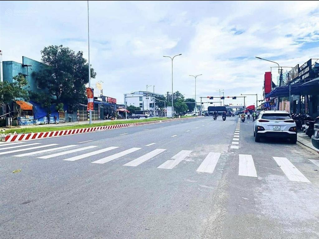 Mặt tiền đường nam trân 240m2 ( 10x 24 ) đường 33m ngay trung tâm bến xe đà nẵng